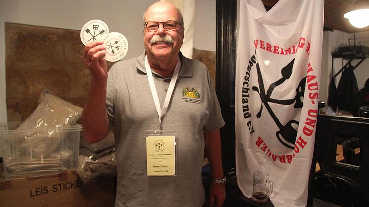 Peter Goetz aus Großkrotzenburg braut seit sieben Jahren. Seine Spezialität ist Stout-Bier - ein Bier mit wenig Kohlensäure und viel stark gerösteter unvermälzter Gerste und Gerstenmalz gebraut.