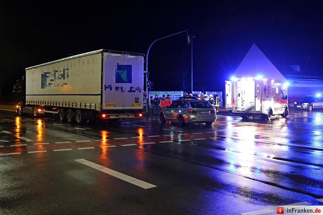 Berliner Ring in Bamberg: Pkw kollidiert mit Lkw