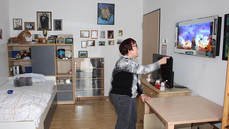 Brigitte Sauer (Bild) fühlt sich sehr wohl. Ihr Zuhause hat sie sich sehr persönlich eingerichtet. Foto: Seeger