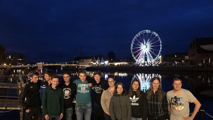 Das Ausbildungsteam der Firma M&ouml;bel und Raum  erlebte viel bei einem  unvergesslichen Ausflug nach Polen.  Foto: Maximilian Schuhmann