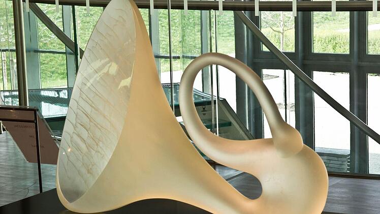 Vladimira Klumpar: "Swan", Coburger Glapsreis 2014, Glasmuseum Rosenau / Foto: Jochen Berger