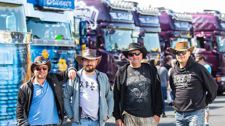 Auf der Autobahn verbringen Lkw-Fahrer viel Zeit allein. Das Trucker-Festival in Geiselwind (Lkr. Kitzingen) bringt alle zusammen.  Foto: Silvia Gralla