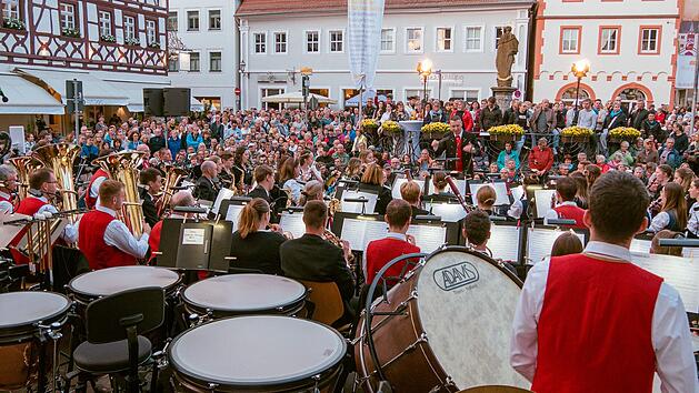 Volkacher Musikherbst: Blasmusik und Fr&uuml;hschoppen in der Altstadt