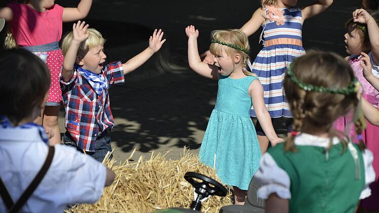 Schon beim Kindergartenfest führten die Kinder das Lied als Theaterstück auf.Foto: Privat