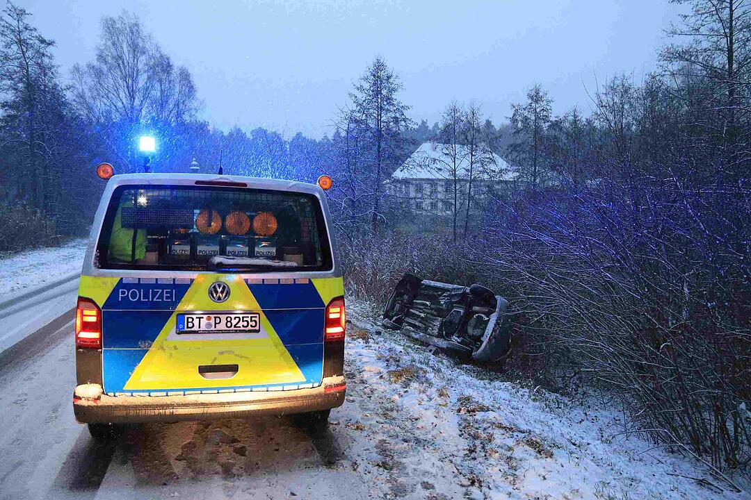 Straßen Oberfrankens werden nach starkem Schneefall zu Rutschpisten