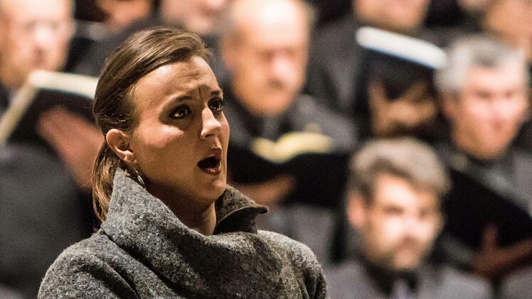 Eine eindringliche Aufführung von Giuseppe Verdis Requiem erlebten zahlreiche Zuhörer in der Coburger Morizkirche: Kora Pavelic (Mezzosopran).Foto: Jochen Berger