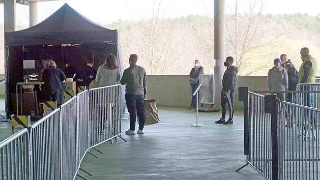 Jetzt sind auch Schnelltests im Parkhaus am Adidas-Outlet m&ouml;glich.