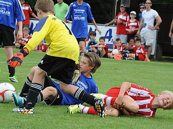 Ordentlich geboten war beim Juniorenturnier des TSV Maßbach. Unser Bild stammt von der U-11-Begegnung des TSV Maßbach (in rot-weiß) gegen Schwebheim. Fotos: Hopf