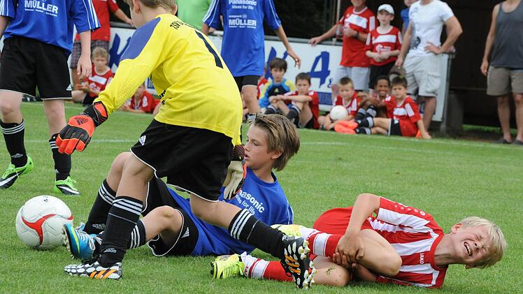 Ordentlich geboten war beim Juniorenturnier des TSV Maßbach. Unser Bild stammt von der U-11-Begegnung des TSV Maßbach (in rot-weiß) gegen Schwebheim. Fotos: Hopf