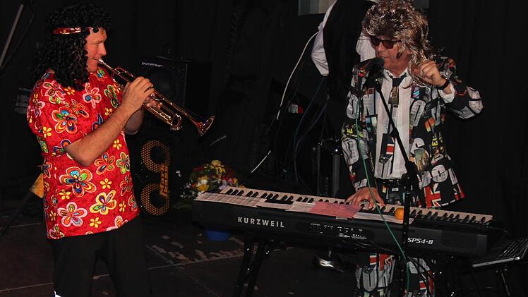 Impressionen von der Höchstadter Rosenmontagsparty. Foto: Johanna Blum