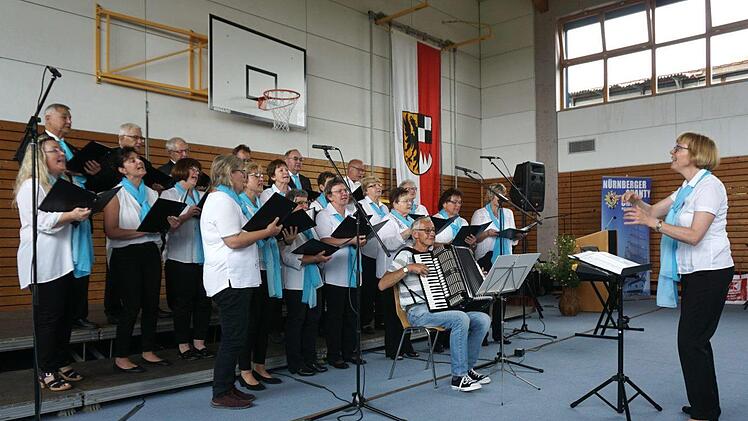 2943Liederkranz Frohsinn 1861 Mühlhausen unter der Leitung von Ingrid Geyer