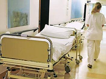 Inzwischen gibt es nach Auskunft von ärztlichem Direktor Walter Ludwig Strohmaier wieder freie Betten im Coburger Klinikum. Symbolbild: Sebastian Widmann, dpa (2007 in einem Hamburger Krankenhaus)