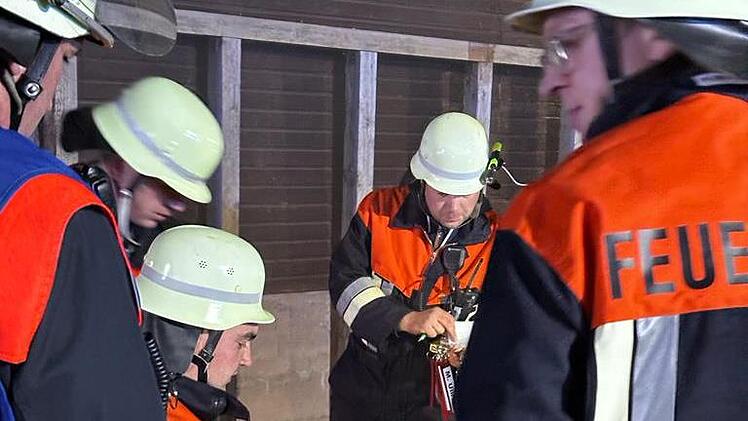 Rettung eines "verletzten" Atembschutzgerätetträgers.