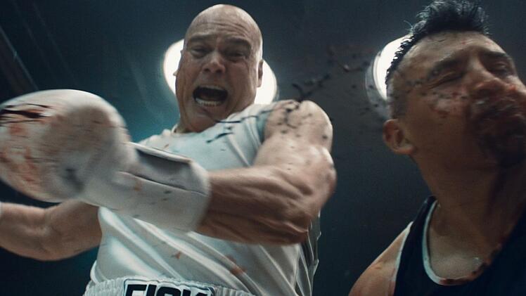 New Yorks B&uuml;rgermeister Wilson Fisk (Vincent D'Onofrio) l&auml;sst es sich nicht nehmen, selbst in den Boxring zu steigen - auch wenn er im Showkampf schnell au&szlig;er Kontrolle ger&auml;t.