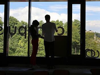 Auch nach außen soll der "Designcampus open" sichtbar werden - hier der Blick aus dem Zeichensaal im Neubau hinterm Hofbrauhaus. Fotos: Barbar Herbst