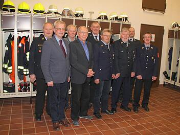 Ehrungen bei der Wehr: Thomas Eyrich, Gotthard Schlereth, Otto Nies, Kurt Kleinhenz, Alfred Schlereth, Leo Brand, Ewald Schlereth, Steffen Meder und Paul Bieber.  Foto: Ernst Muschalik