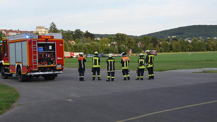 Am Flugplatz in der Au in Bad Kissingen hat sich am Montagabend ein Unfall ereignet. Ein Motor-Drachenflieger stürzte ab. Foto: Peter Rauch