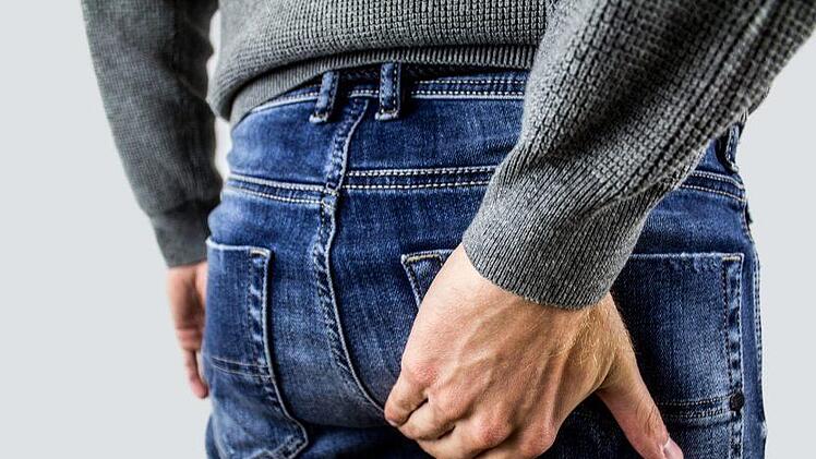 Jucken, es brennt und schmerzt beim Stuhlgang. Hämorrhoiden sind nicht leicht zu ertragen und sollte frühzeitig erkannt werden. Symbolbild: derneuemann/Pixabay
