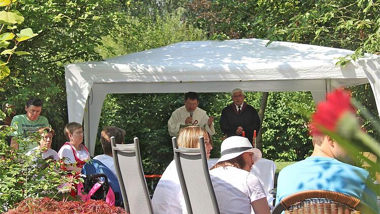 Vor der Feier hielten Diakon Kim Sell (links) und Prädikant Klaus Vosshage einen ökumenischen Gottesdienst.