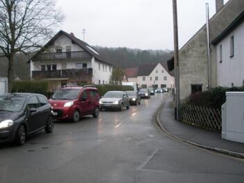 Derzeit häufig in Rosenbach zu sehen: Stau im Berufsverkehr Foto: petra Malbrich
