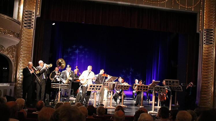 Die Frankfurt Swing All Stars standen zum ersten Mal mit dem Bad Kissinger Kurorchester auf der Bühne. Foto: Ralf Ruppert