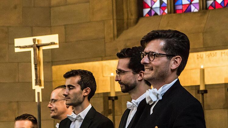 Impressionen: Der Kammerchor der Universität Straßburg gastierte in der Coburger Pfarrkirche St. Augustin.Foto: Jochen Berger