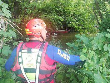 Frau in Erlangen von verwilderter Insel in der Regnitz gerettet Frau in Erlangen von verwilderter Insel in der Regnitz gerettet