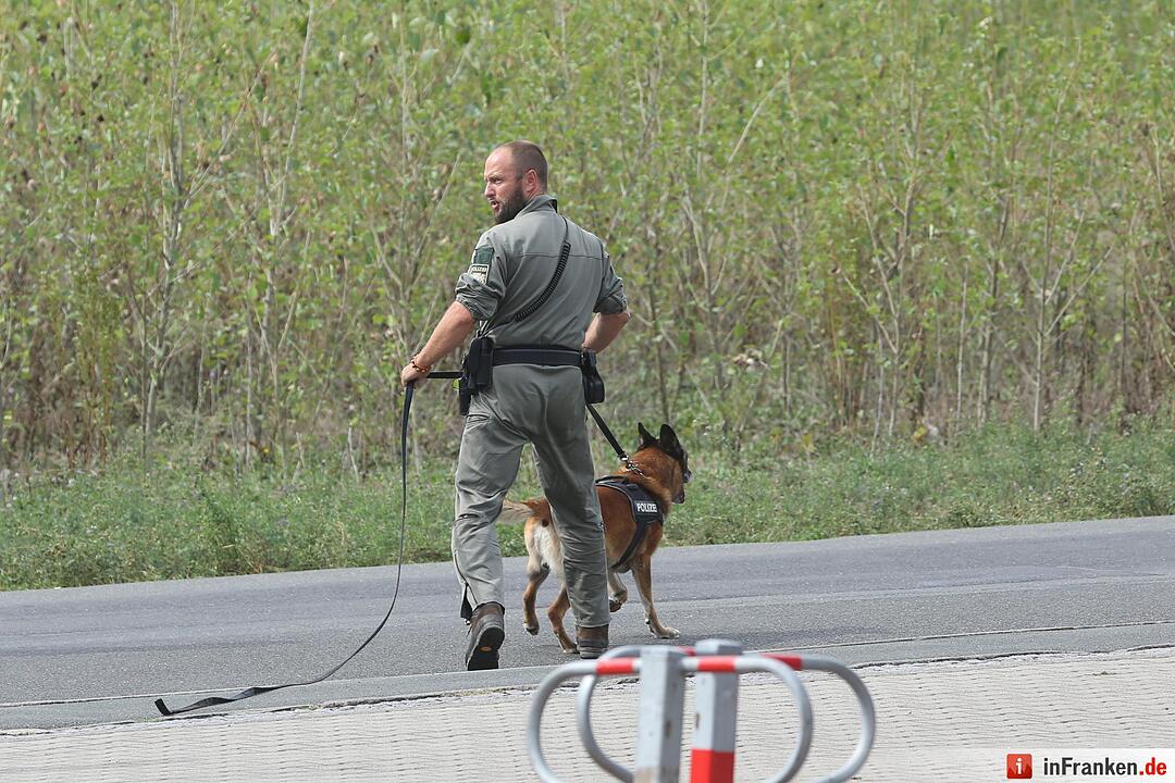 Bewaffneter Raubueberfall auf Geiselwinder Tankstelle - Polizei findet Bargeld