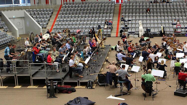 Impressionen von der Generalprobe für die Handball-Sinfonie in der HUK-Arena mit dem Philharmonischen Orchester Landestheater CoburgFoto: Jochen Berger
