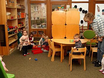 In nächster Zeit soll der Kindergarten einer energetischen Sanierung unterzogen werden; hier ein Blick in die Kinderkrippe. Foto: Günther Geiling