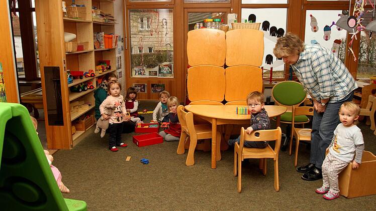 In nächster Zeit soll der Kindergarten einer energetischen Sanierung unterzogen werden; hier ein Blick in die Kinderkrippe. Foto: Günther Geiling