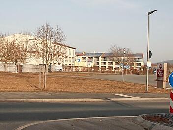 Das Kurhotel soll erweitert werden. Ein neues, rund 18 Meter hohes Gebäude ist unweit der Straße "Am Kurpark" (im Bildvordergrund) vorgesehen.