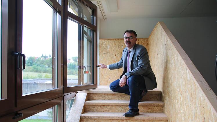 Die Gemeinde Nüdlingen ist zwar Sachaufwandsträger der Schlossberg-Schule, aber mit der Genehmigung eines Abschluss-Streiches für die 9. Klasse hat  Bürgermeister Harald Hofmann seine Kompetenz offenbar überschritten.Ralf Ruppert