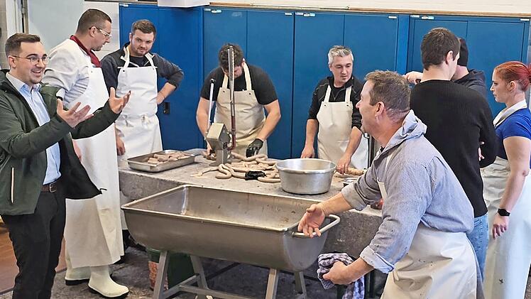 Die eifrigen Metzger bei der Arbeit.