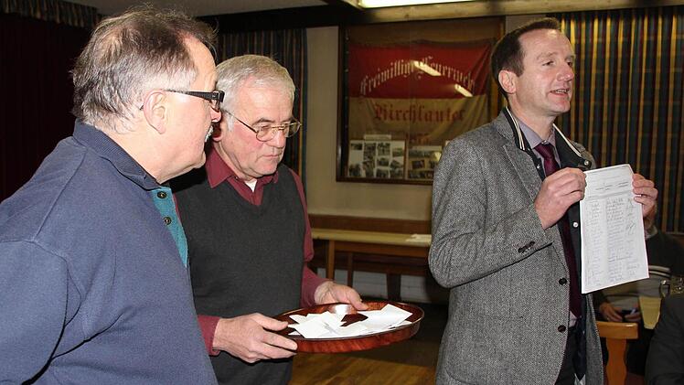 Haz sich jeder eingetragen? Von den vielen Teilnehmern an der Nominierungsversammlung waren nur 16 stimmberechtigt.