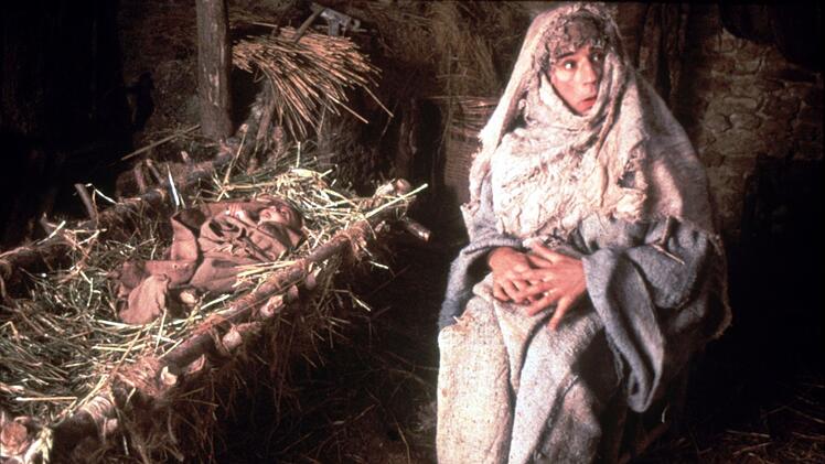 Terry Jones führte bei allen drei Python-Filmen Regie. Für immer in Erinnerung bleibt er als keifende Mutter des Titelhelden in "Das Leben des Brian" (Bild).