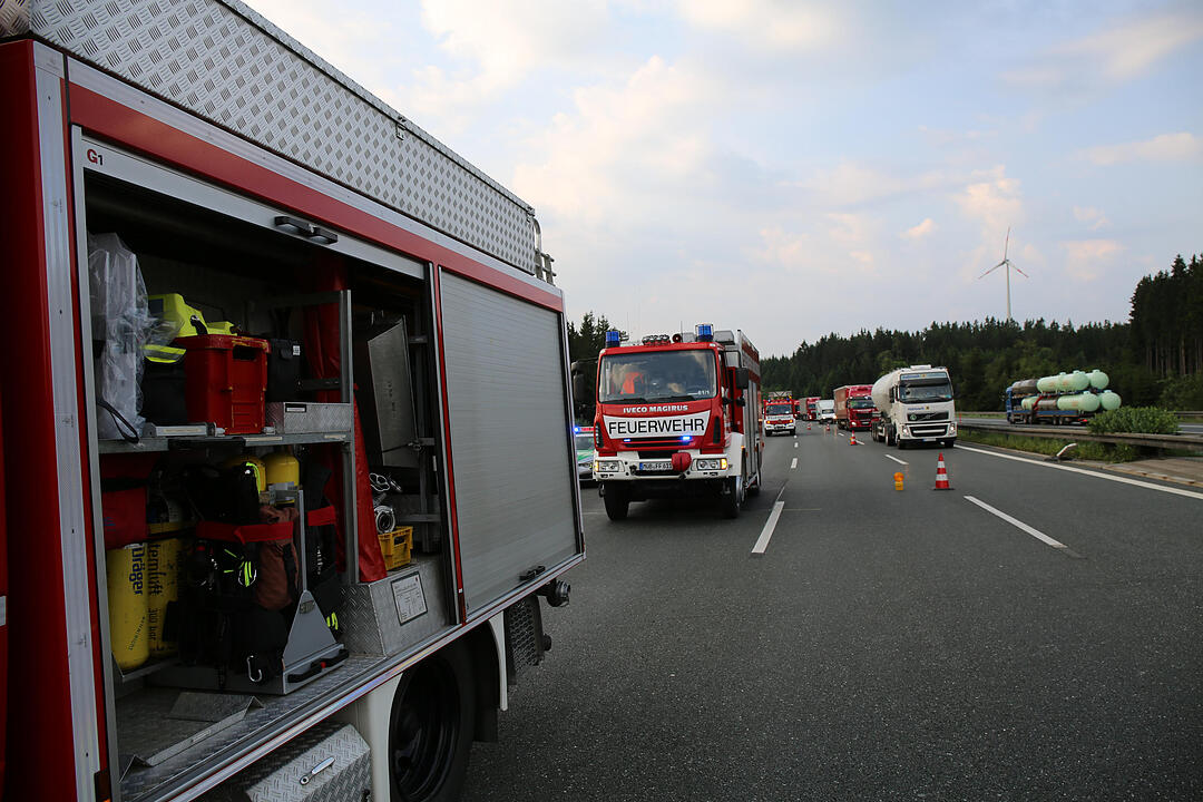 Unfall auf A9: Helfer retten bewusstlosen Lkw-Fahrer