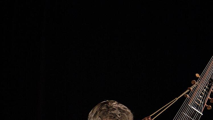 Gitarrist und Lautenist: Elias Conrad gastierte im Elsicher Dorfhaus.Foto: Jochen Berger