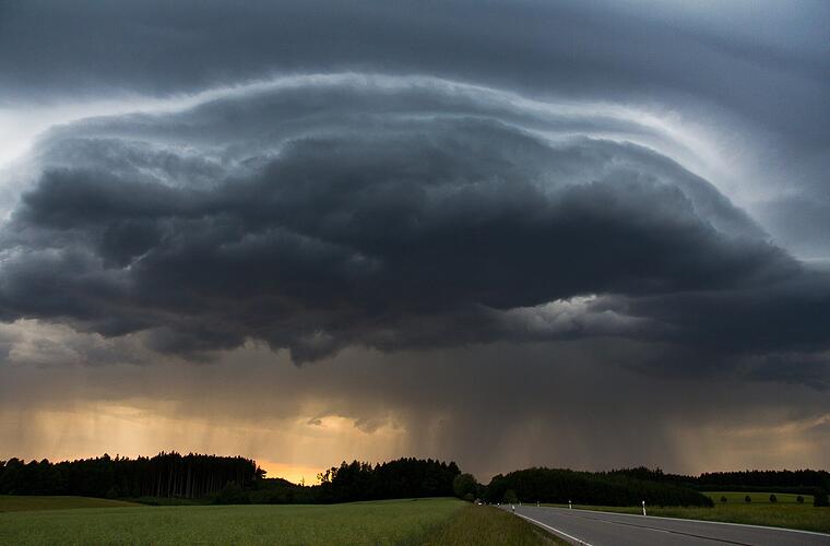 Extrem heftiger Starkregen und schwere Sturmböen: Warnung des Deutschen Wetterdienstes für Bayern - Vimarsana News