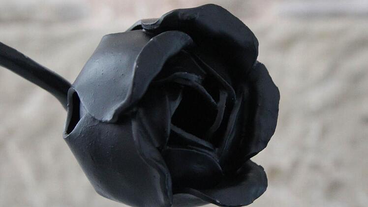 Der Kopf der Eisernen Rose.