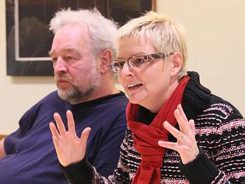 Die Bundestagsabgeordnete und SPD-Kreisvorsitzende Sabine Dittmar warb bei einer Mitgliederversammlung in Münnerstadt für Zustimmung zum Koalitionsvertrag. Links der stellvertretende Kreisvorsitzende Robert Römmelt.  Foto: Dieter Britz