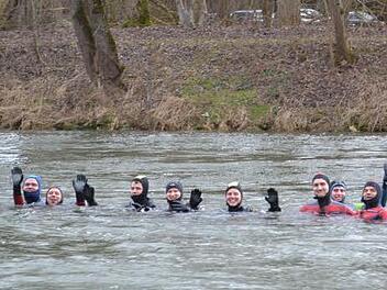 Acht Teilnehmer der Bad Kissinger Wasserwacht waren beim Donauschwimmen in Neuburg dabei. Foto: Nicolas Thoma