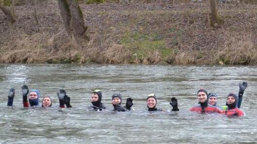 Acht Teilnehmer der Bad Kissinger Wasserwacht waren beim Donauschwimmen in Neuburg dabei. Foto: Nicolas Thoma