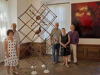 Am Samstag fand im Schloss Oberschwappach die Vernissage zur Ausstellung der Nürnberger Künstler Joachim Kersten und Hubertus Hess statt. Unser Bild zeigt (von links) die Galeristen Eleonore Schmidts-Stumpf und Egon Stumpf, Hubertus Hess, die Leiterin der Kunsthalle Schweinfurt, Andrea Brandl, und Joachim Kersten.