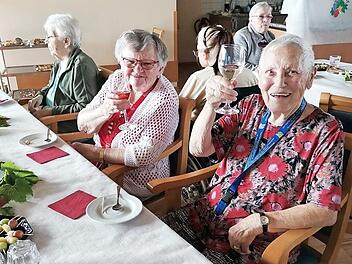 Die Gäste des Weinfests waren bestens gelaunt.