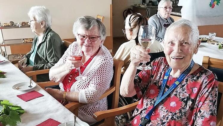 Die Gäste des Weinfests waren bestens gelaunt.