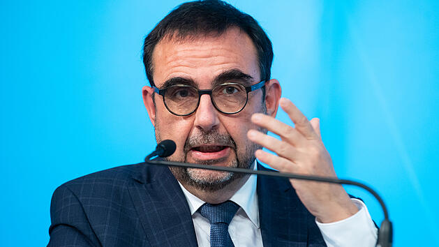 Klaus Holetschek (CSU), Gesundheitsminister von Bayern, will den Genesenenstatus wieder auf sechs Monate verlängern.