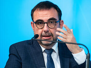 Klaus Holetschek (CSU), Gesundheitsminister von Bayern, will den Genesenenstatus wieder auf sechs Monate verlängern.