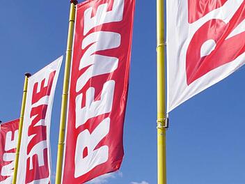 Der Kronacher Rewe-Markt bleibt im Jahr 2018 in seinen angestammten Räumen. Foto: Archiv/Marco Meißner