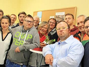 Das "Meilenstein"-Projekt konnte mittlerweile ein gro&szlig;es Netzwerk aufbauen, um Jugendlichen zu einem selbstbestimmten Leben zu verhelfen - und das wurde beim Tag der offenen T&uuml;r gefeiert.  Foto: Theresa Schiffl